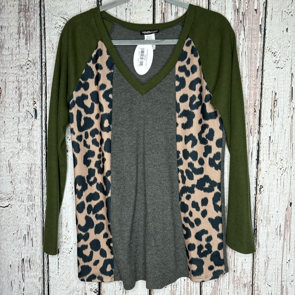 🏷️NWT Heimish U.S.A. Mixed Media Long Sleeve V-Neck Shirt Animal Print‎ Small